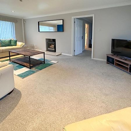 Blunsdon Lodge - Spacious Bungalow, High Speed Wi-Fi, Free Private Parking, Garden Swindon Exterior foto