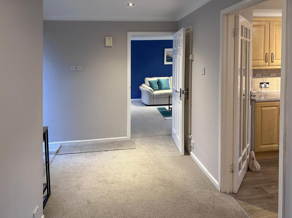 Blunsdon Lodge - Spacious Bungalow, High Speed Wi-Fi, Free Private Parking, Garden Swindon Exterior foto