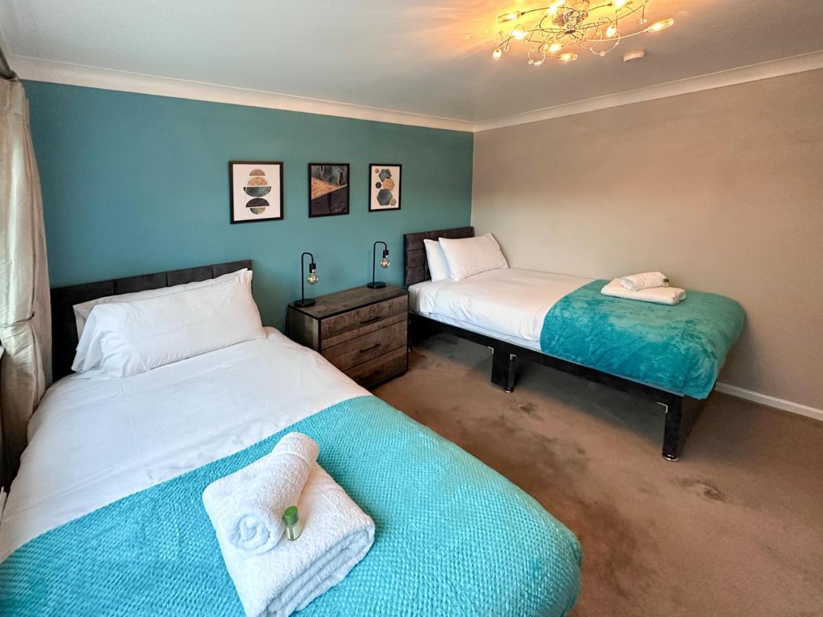 Blunsdon Lodge - Spacious Bungalow, High Speed Wi-Fi, Free Private Parking, Garden Swindon Exterior foto