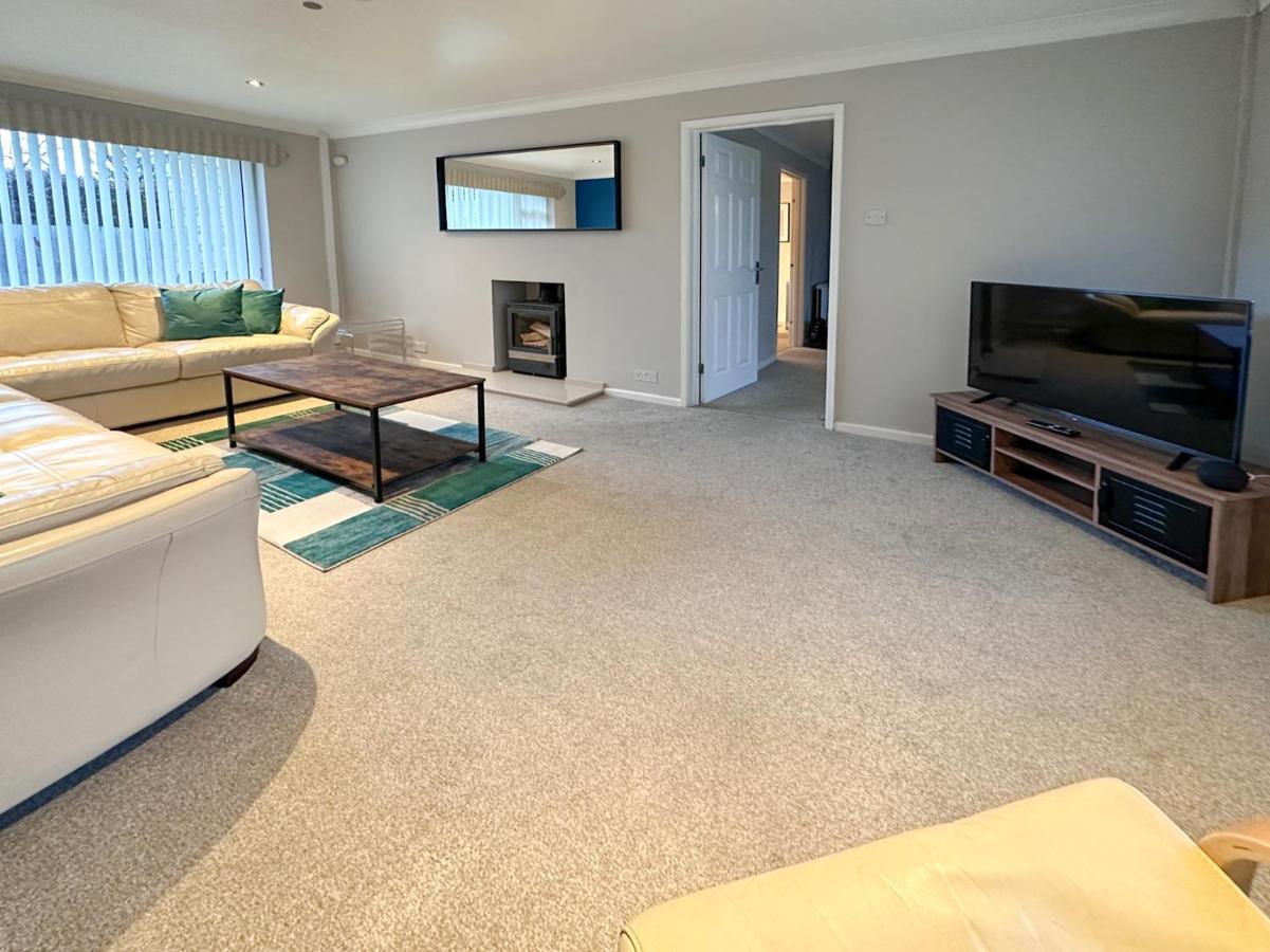 Blunsdon Lodge - Spacious Bungalow, High Speed Wi-Fi, Free Private Parking, Garden Swindon Exterior foto