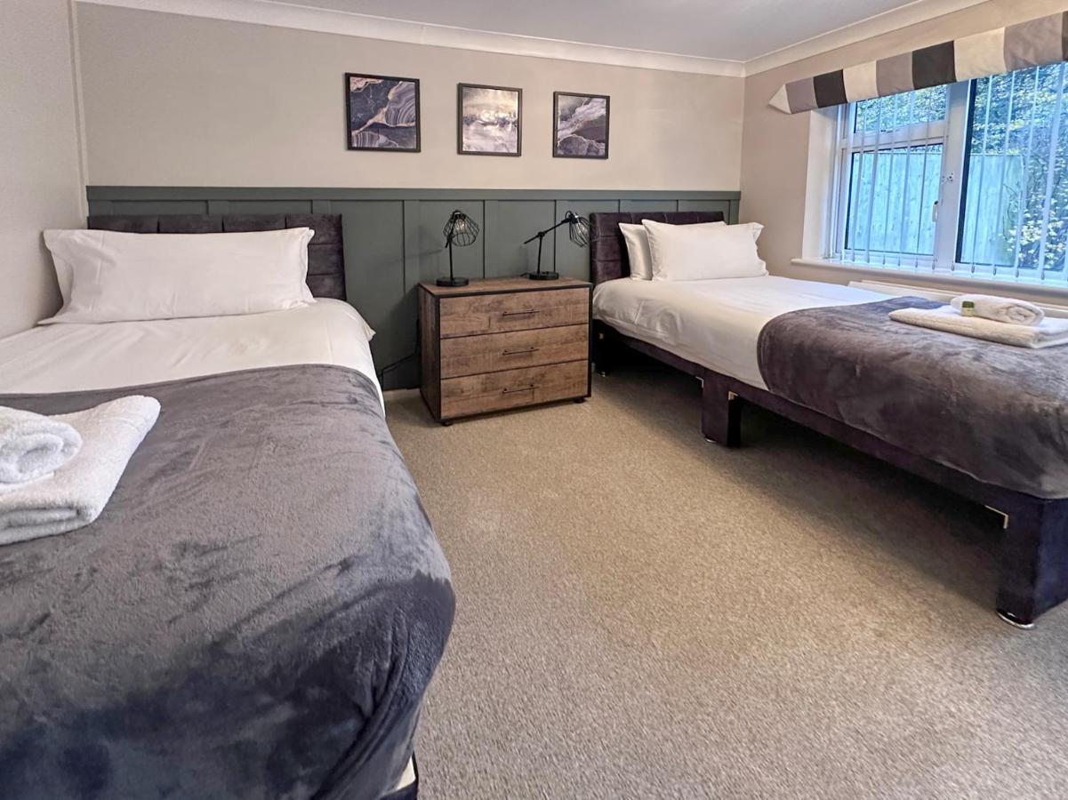 Blunsdon Lodge - Spacious Bungalow, High Speed Wi-Fi, Free Private Parking, Garden Swindon Exterior foto